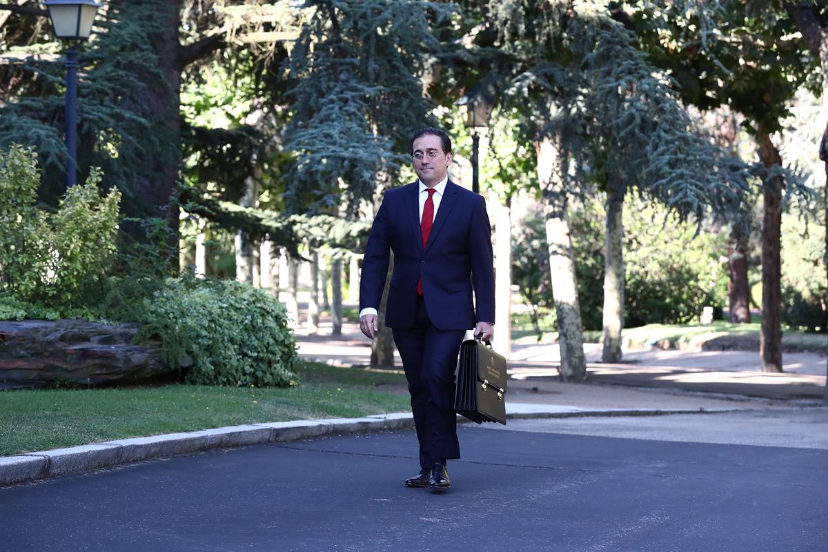 13/07/2021. The Minister for Foreign Affairs, European Union and Cooperation, José Manuel Albares, walks through the gardens of La Moncloa